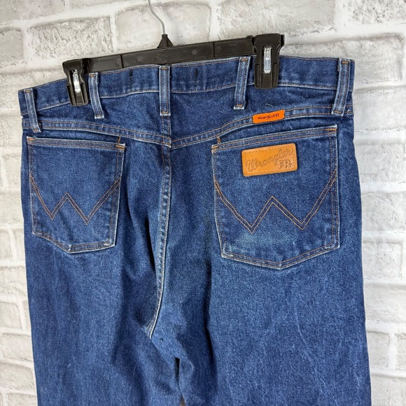 Wrangler Flame Resistant HRC2/2112 Dark Wash Denim Work Jeans Mens 38 x 34 - Picture 5 of 11